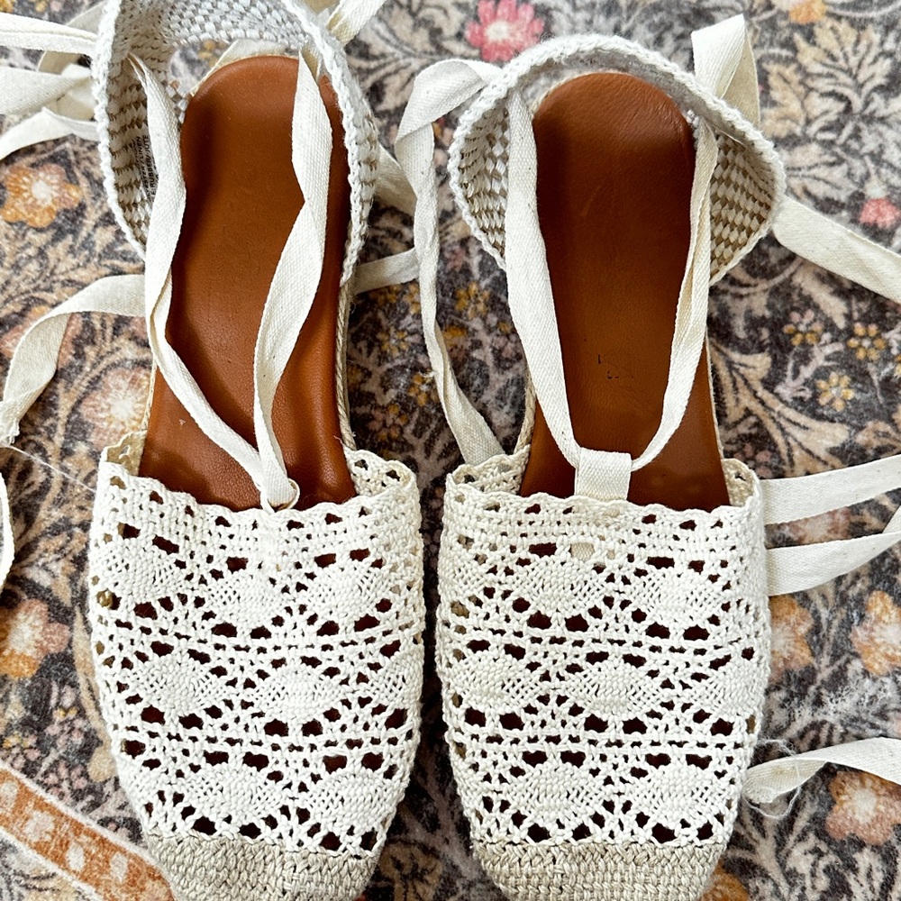 Women’s Crochet Lace Espadrille Tie-Back wedges- Cream